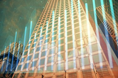 Yüksek binaların arka planında çoklu pozlama olan eski şehir haritası. Finansal araştırma kavramı.