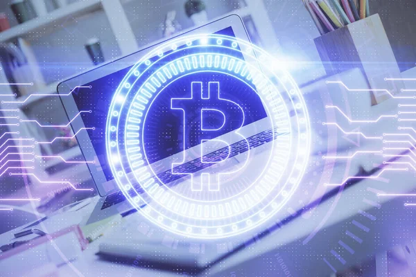 Multi exposição do holograma e da tabela do tema da economia do blockchain e do crypto com fundo do computador. Conceito de criptomoeda bitcoin. — Fotografia de Stock