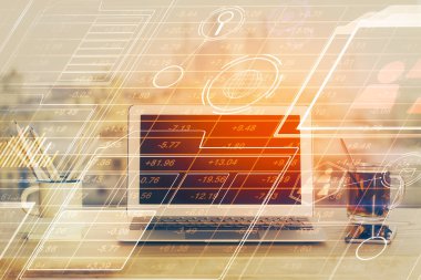 Dizüstü bilgisayar ve teknoloji temalı holograma çifte maruz kalma. Serbest çalışma kavramı.