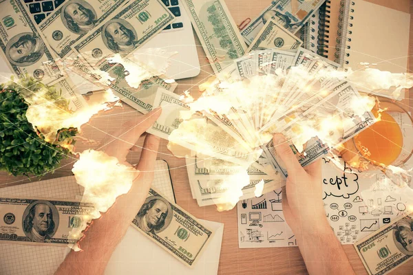 Finansal temaya çok fazla maruz kalma hologram, Amerikan dolarları ve erkek eli. İş konsepti. — Stok fotoğraf