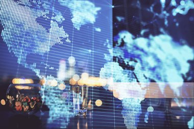 İş teması simgelerinin çifte pozlandırılması ve bilgisayar geçmişi olan çalışma alanı. Başarı kavramı.