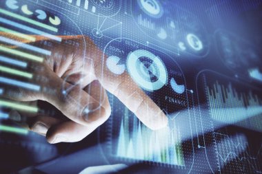 Erkeklerin el ele tutuşmaları ve dijital bir cihaz ve veri temalı çizimler kullanmaları. Yenilik kavramı.