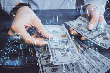 Finansal grafiğe çoklu pozlama hologram, Amerikan dolarları ve insan eli. Analiz kavramı.