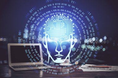 Bilgisayar ve beyin hologramı ile çalışma masasının çoklu açığı. Beyin fırtınası konsepti.