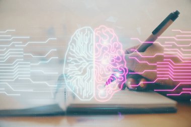 Arka planda beyin hologramıyla el yazısının iki katına çıkarılması. Öğrenme kavramı.