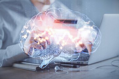 Kredi kartı ve beyin temalı çizimlerle bilgisayarda yazarken çift pozlama. E-ticaret ve yapay zeka kavramı.