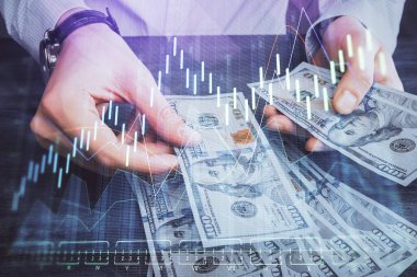 Finansal grafiğe çoklu pozlama hologram, Amerikan dolarları ve insan eli. Analiz kavramı.