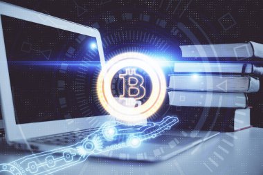 Engelleme zincirine ve kripto ekonomi temalı holograma ve bilgisayar arkaplanlı masaya çoklu maruz kalma. Bitcoin kripto para kavramı.