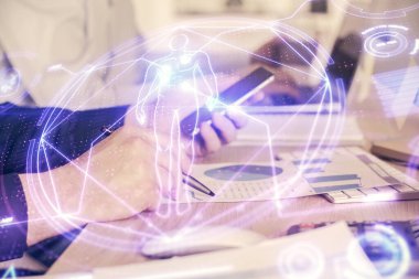 Erkeklerin el ele tutuşmalarının ve telefon ve eğitim teması çizimlerinin çifte pozu.