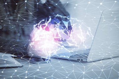 Kredi kartı ve beyin hologramı çizimi tutan bir kadının online alışverişine iki kez maruz kalışı. Veri E-ticaret kavramı.