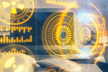 Bilgisayar, teknoloji temalı hologramla birlikte ofiste. Çoklu maruz kalma. Teknoloji kavramı.