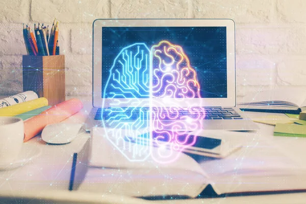 Dvojnásobná expozice pracovního prostoru s počítačovým a lidským mozkem kreslícím hologram. Koncept Brainstormu. — Stock fotografie