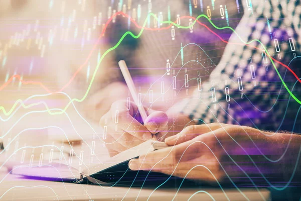 Multi-Exposition von zwei Männern, die Investitionen mit dem Börsenforex-Chart planen. — Stockfoto