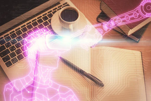 Desenhos do holograma do AR sobre o computador no fundo do desktop. Vista superior. Exposição múltipla. Conceito de realidade aumentada . — Fotografia de Stock
