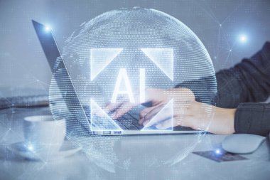 Bilgisayar ve veri temalı hologram çizimleri üzerinde çalışan kadın ellerine çok fazla maruz kalma. Teknoloji kavramı.