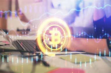 Bilgisayarda ve kripto piyasa temalı hologram çizimlerinde kadın elinin çifte pozu. Engelleme zinciri kavramı.