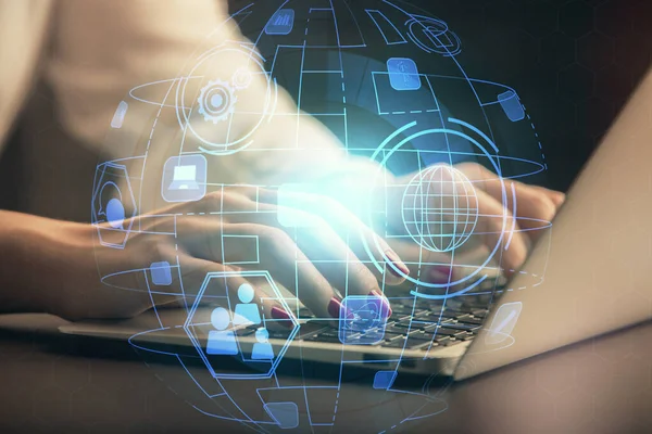 Dubbel exponering av kvinnliga händer skriva på dator och sociala nätverk tema hologram ritning. Människors mediekoncept. — Stockfoto