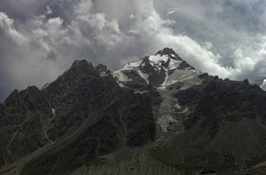 Rusya Dağları, Dykh Tau Dağı Kuzey yüzü görünümü