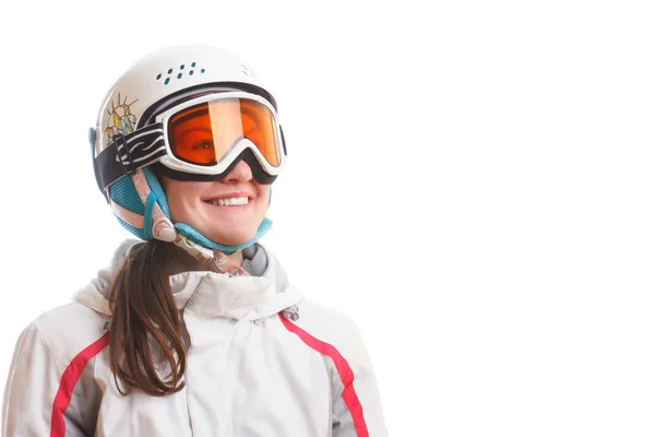 Niña snowboarder en casco y gafas mira hacia arriba y sonríe — Foto de Stock