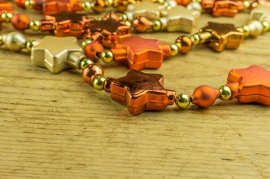 Rustik bir gemide yıldız çelenk ile Noel dekorasyon