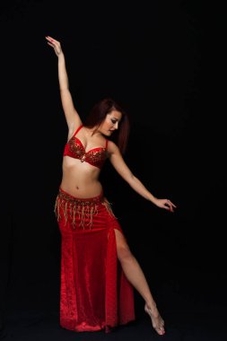 Güzel dansöz egzotik dans performans
