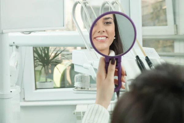 - Mensen bodycare en stomatologie concept voor gezonde levensstijl — Stockfoto