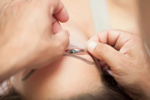 Girl enjoys salon and upgraded eyelashes — Stock Photo, Image