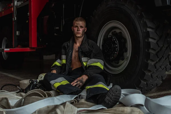 September 2019 Ukraine Lviv City Young Pretty Sexy Firefighter Sits — Stock Photo, Image