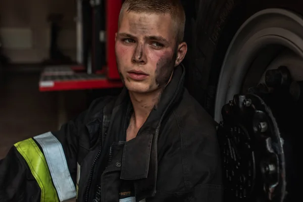 September 2019 Ukraine Lviv City Young Pretty Sexy Firefighter Sits — Stock Photo, Image