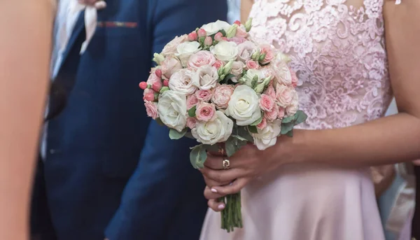 Buquê Casamento Delicadas Cores Pastel Nas Mãos Uma Menina — Fotografia de Stock