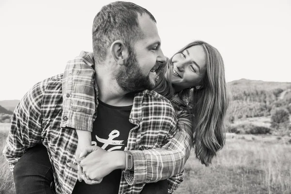 Retrato Agradável Doce Amando Duas Pessoas Casal Europeu Cara Barbudo — Fotografia de Stock