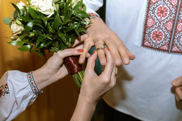Young People Putting Wedding Rings Finger — Stock Photo, Image