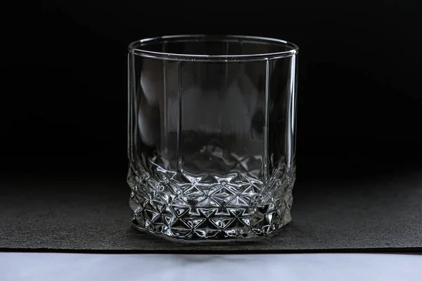 Transparentes Glas Auf Dunklem Hintergrund Leise — Stockfoto