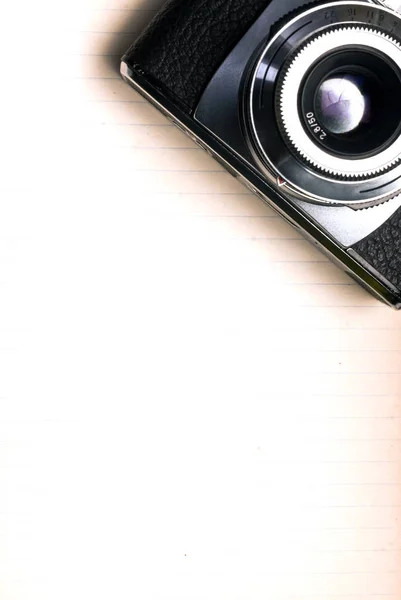 Paper with vintage camera — Stock Photo, Image