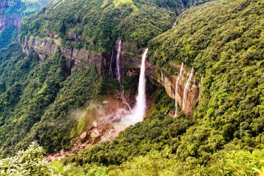 Khasi Hills, Cherra Punji/Sohra, Nohkalikai güzellik düşüyor. Meghalaya