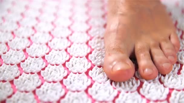 Women and men in the acupuncture massage mat. Close up. — Stock Video