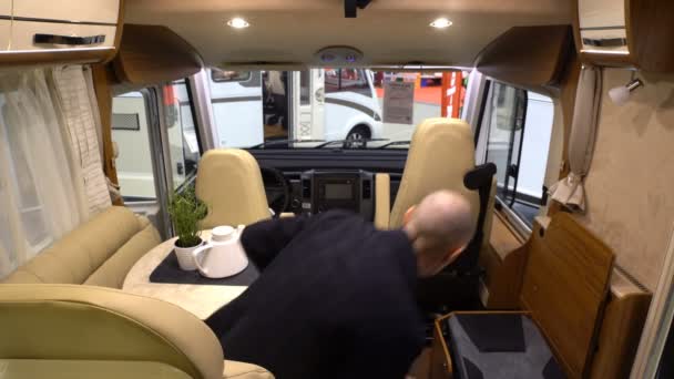 The interior of the expensive campers. A large fair luxury motorhome, caravanning, motoring and tourism trade Caravan 2017 in Expocentre Messukeskus. — Stock Video