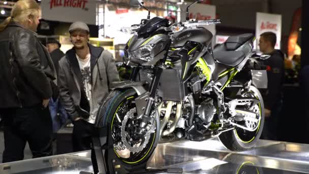 L'ultimo potente Kawasaki. Una grande fiera di biciclette . — Video Stock