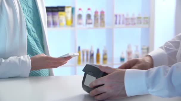 Paying through smartphone using NFC technology. Slow motion. — Stock Video
