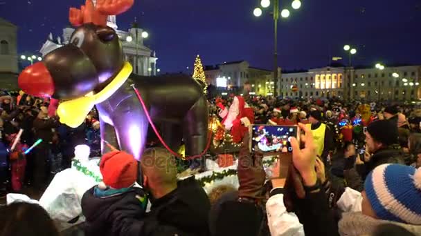 Desfile de Santa Claus en Helsinki, Finlandia . — Vídeos de Stock