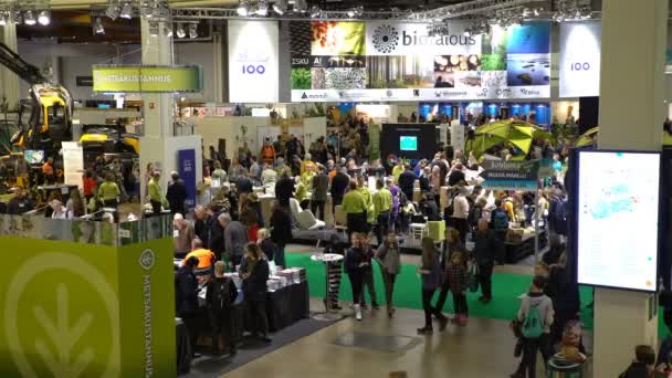 Un sacco di gente alla fiera agricola — Video Stock