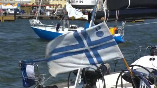 Plavba z přístavu v Helsinkách. — Stock video