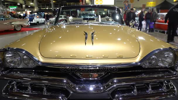 Dodge Custom royal d500 kabriolet, 1957. — Stock video