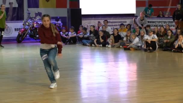 Performance hip-hop ballerini famale . — Video Stock