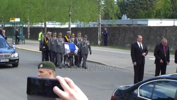 El ataúd con el cuerpo del difunto presidente es llevado al cementerio. . — Vídeos de Stock