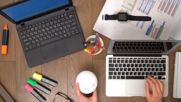Üzletasszony munka irodai íróasztal. — Stock videók