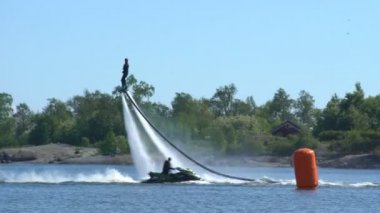 Flyboard bir adam.