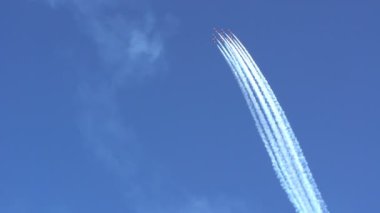 Akrobasi ekibi Red Arrows performans Air Show sırasında.