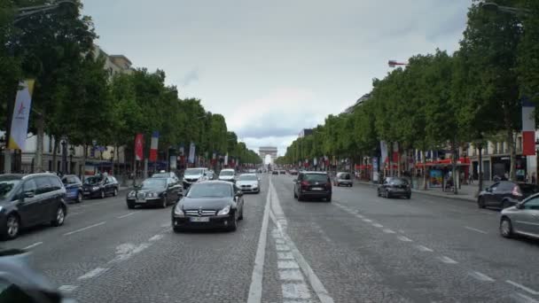 Champs-Elysées en de Arc de Triomphe Parise, Frankrijk — Stockvideo