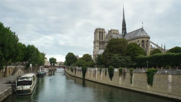Uitzicht op Notre dame de Paris — Stockvideo